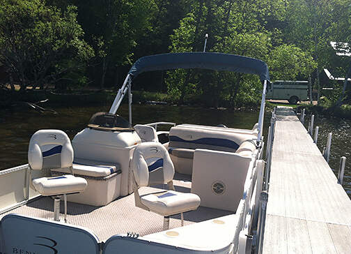 20′ Bennington Pontoon