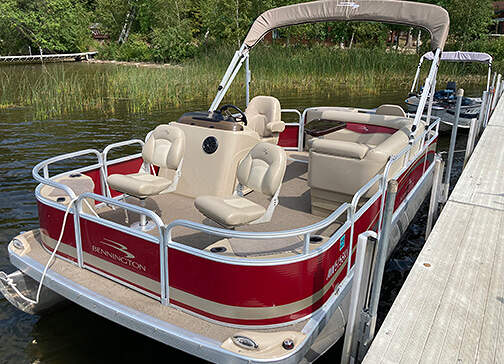 20′ Bennington Pontoon