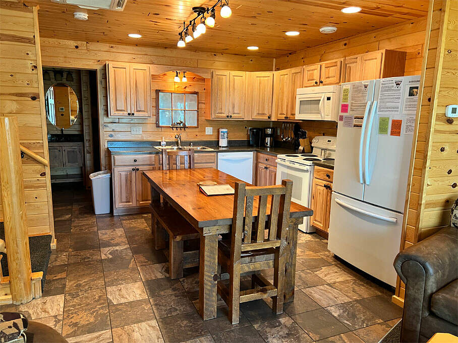 kitchen in Red Oak Lodge